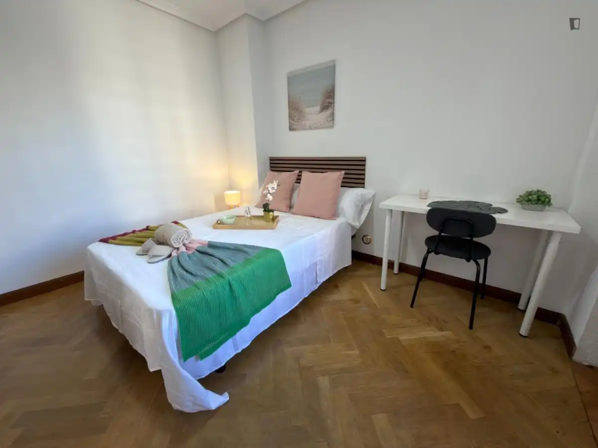 Bedroom of Apartments for share in Madrid  with Heating, Furnished and Internet