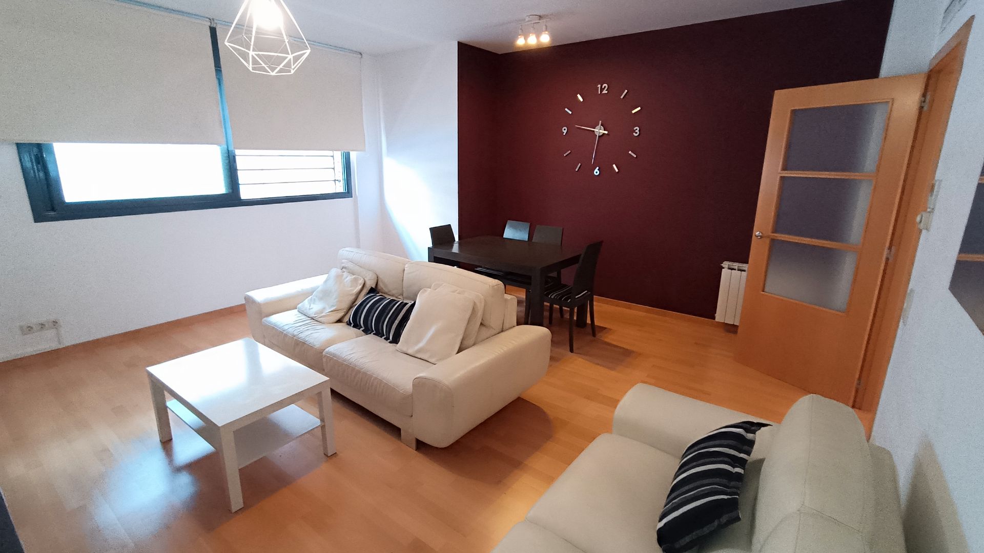 Sala d'estar de Pis en venda en Cornellà de Llobregat amb Aire condicionat, Calefacció i Parquet