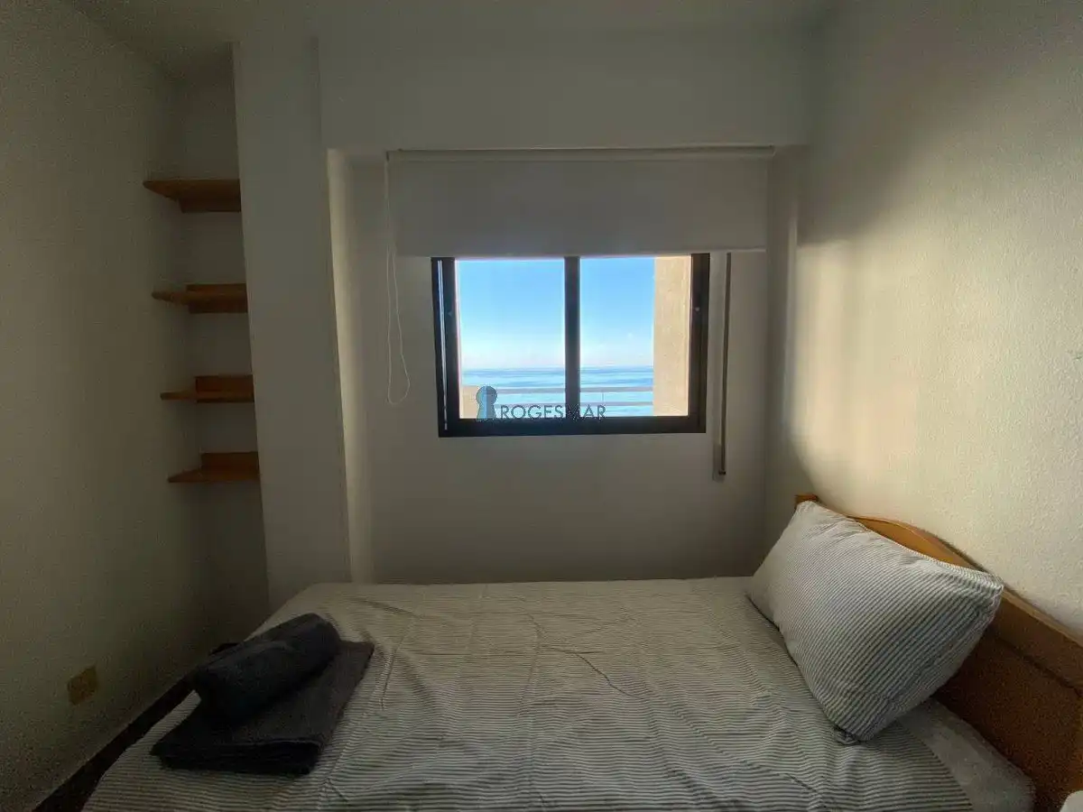 Habitación de Apartamento de alquiler en Benicasim / Benicàssim con Amueblado y Piscina comunitaria