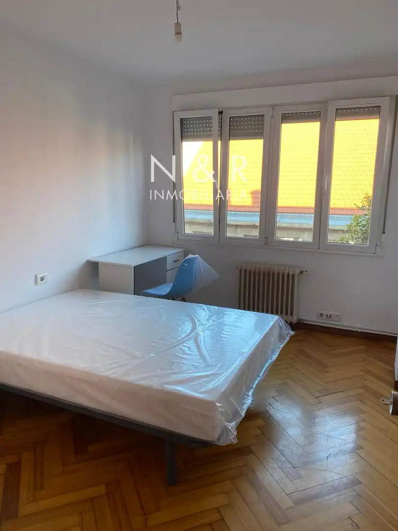 Habitación de Piso en venta en Santiago de Compostela  con Calefacción y Amueblado
