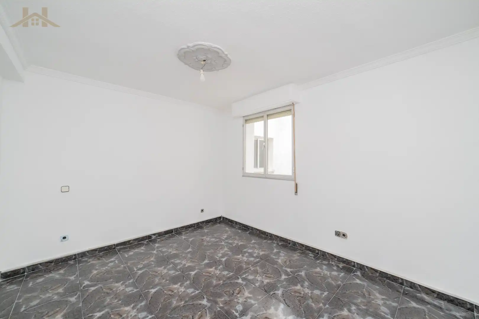Wohnung zum Verkauf in Fuenlabrada mit Heizung, Terrasse und Ofen