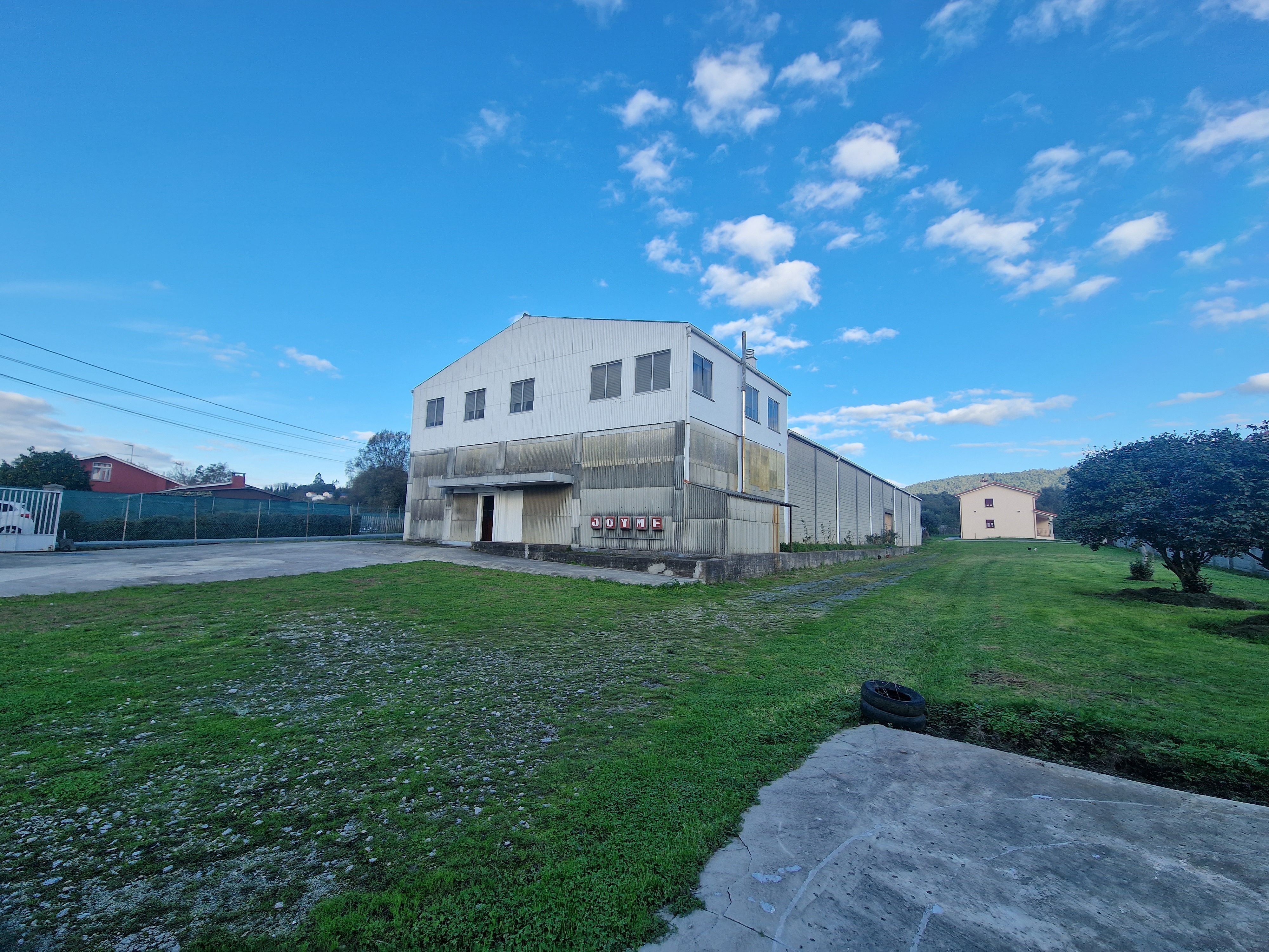 Vista exterior de Nau industrial en venda en Narón