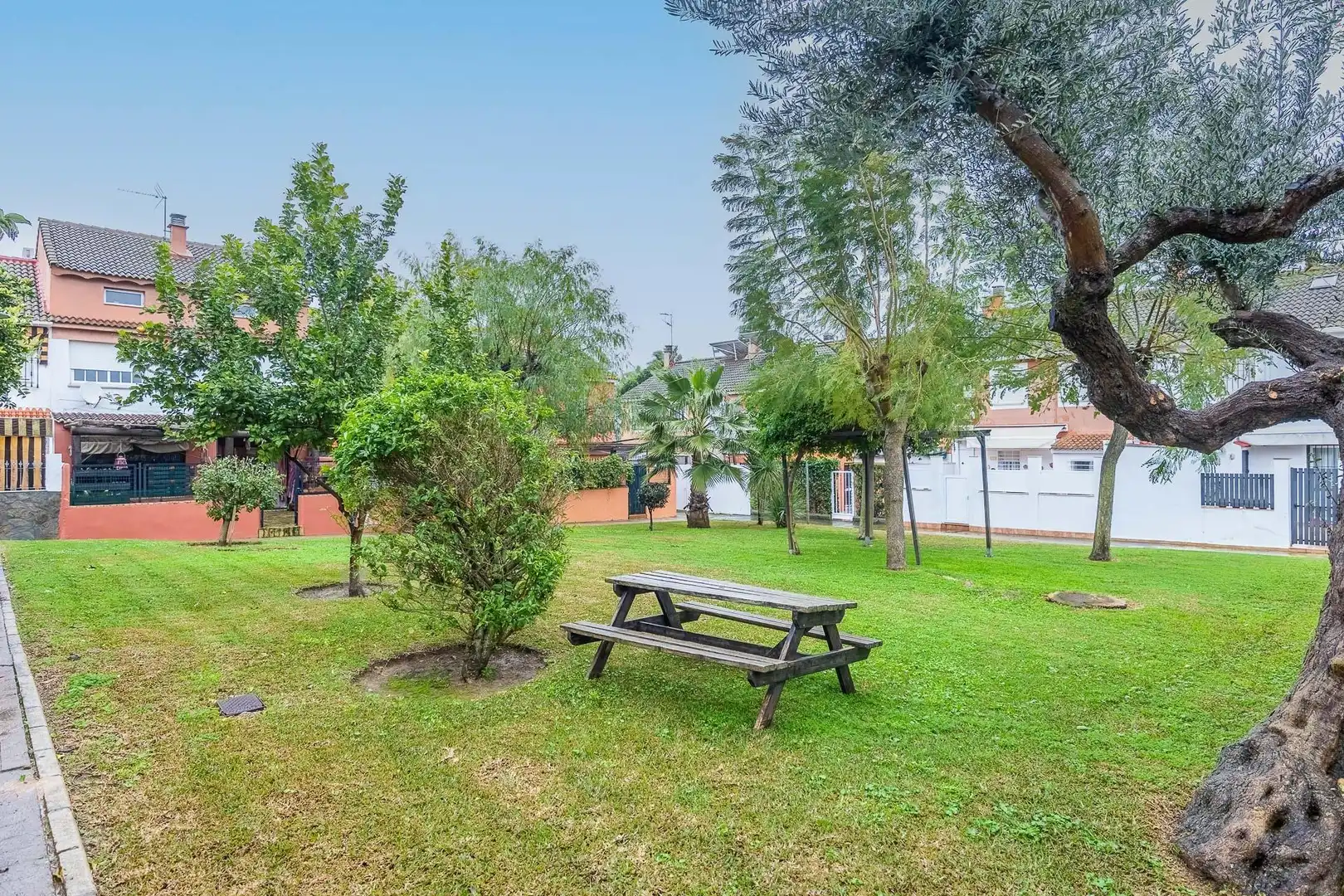 Jardí de Casa adosada en venda en Dos Hermanas amb Aire condicionat, Jardí privat i Piscina comunitària