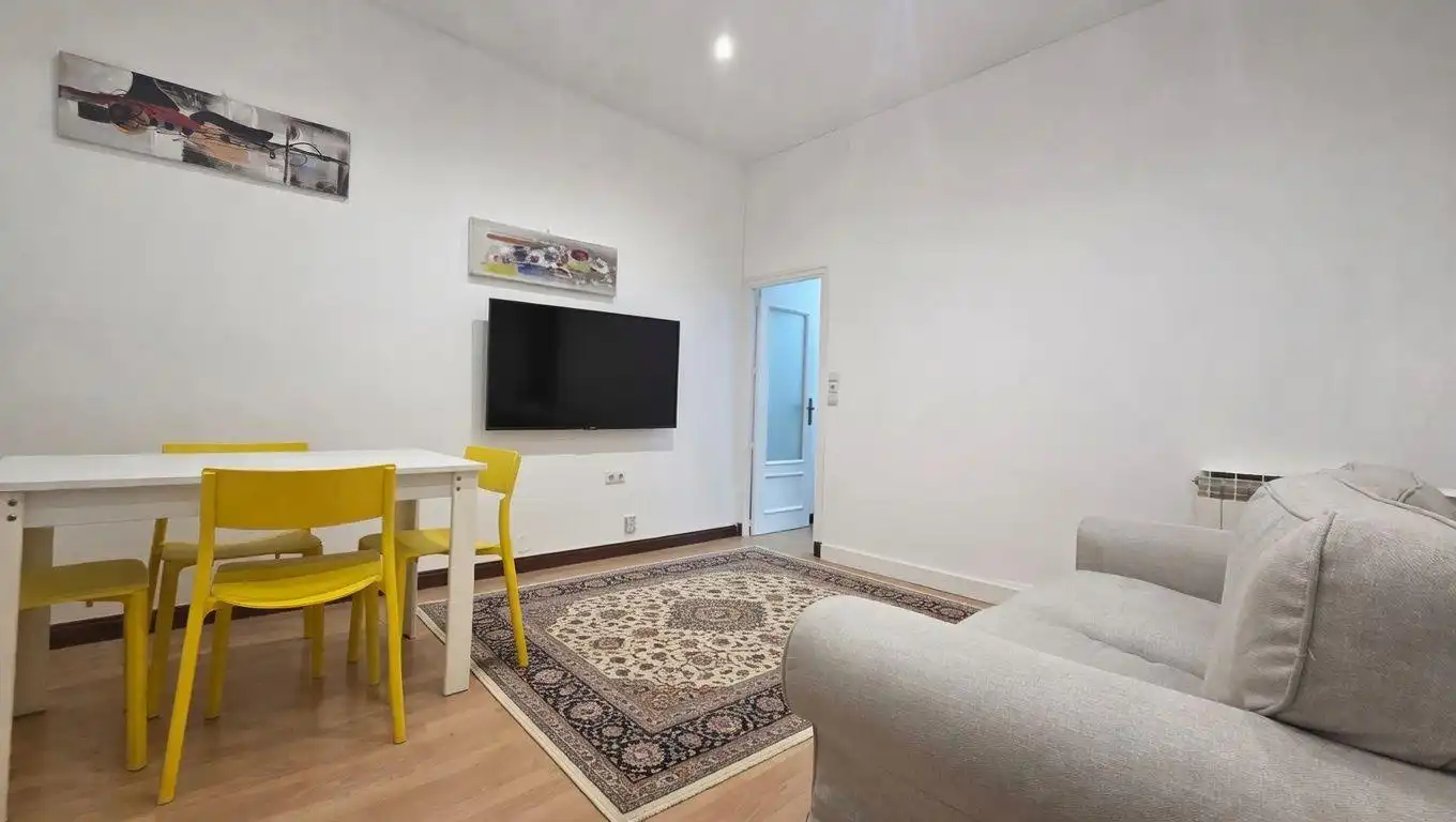 Erdgeschosswohnung mit Aufzug zur Miete in Calle de Andres Mellado