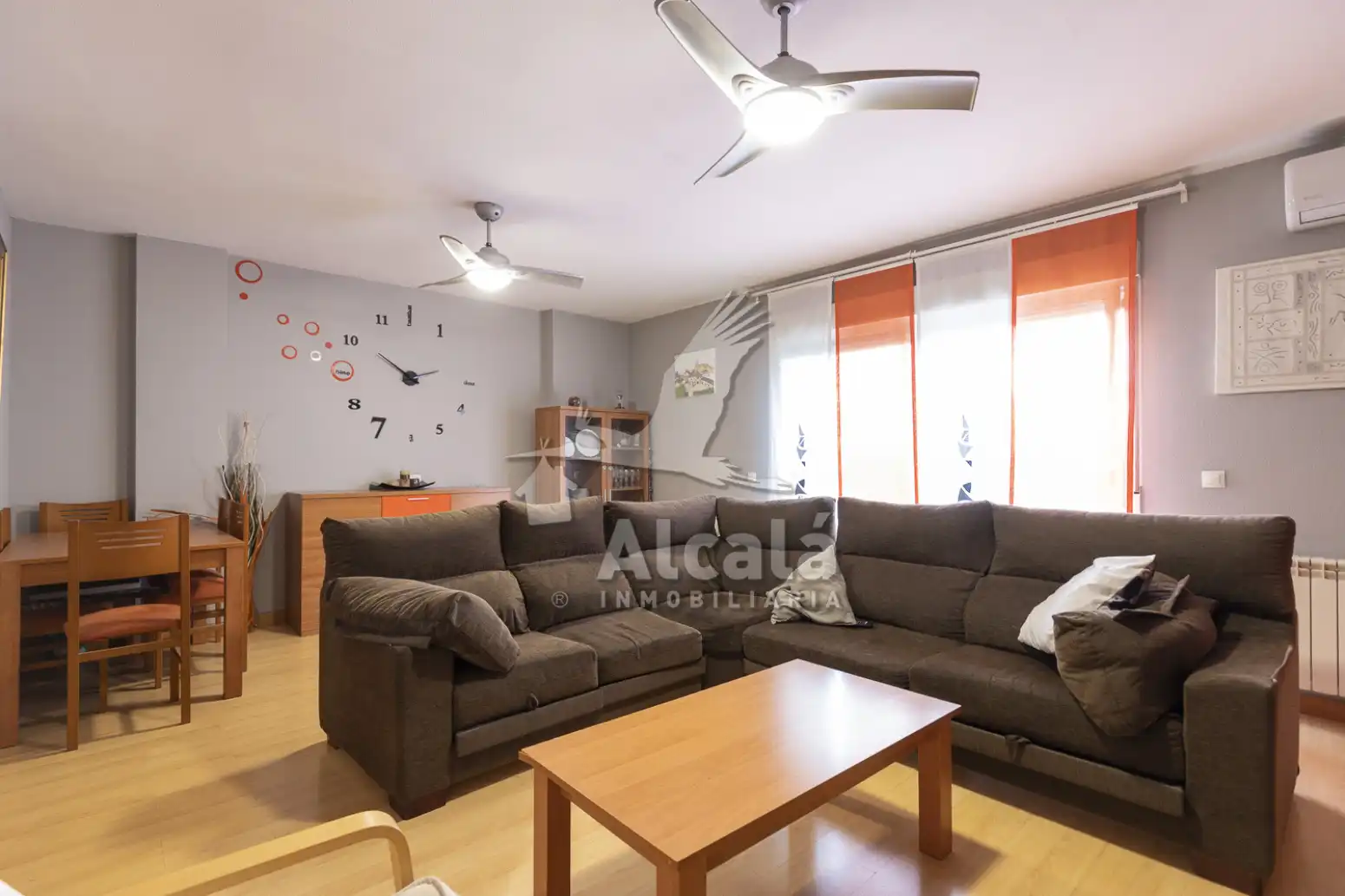 Sala de estar de Casa adosada en venta en Valdeavero con Aire acondicionado, Calefacción y Jardín privado