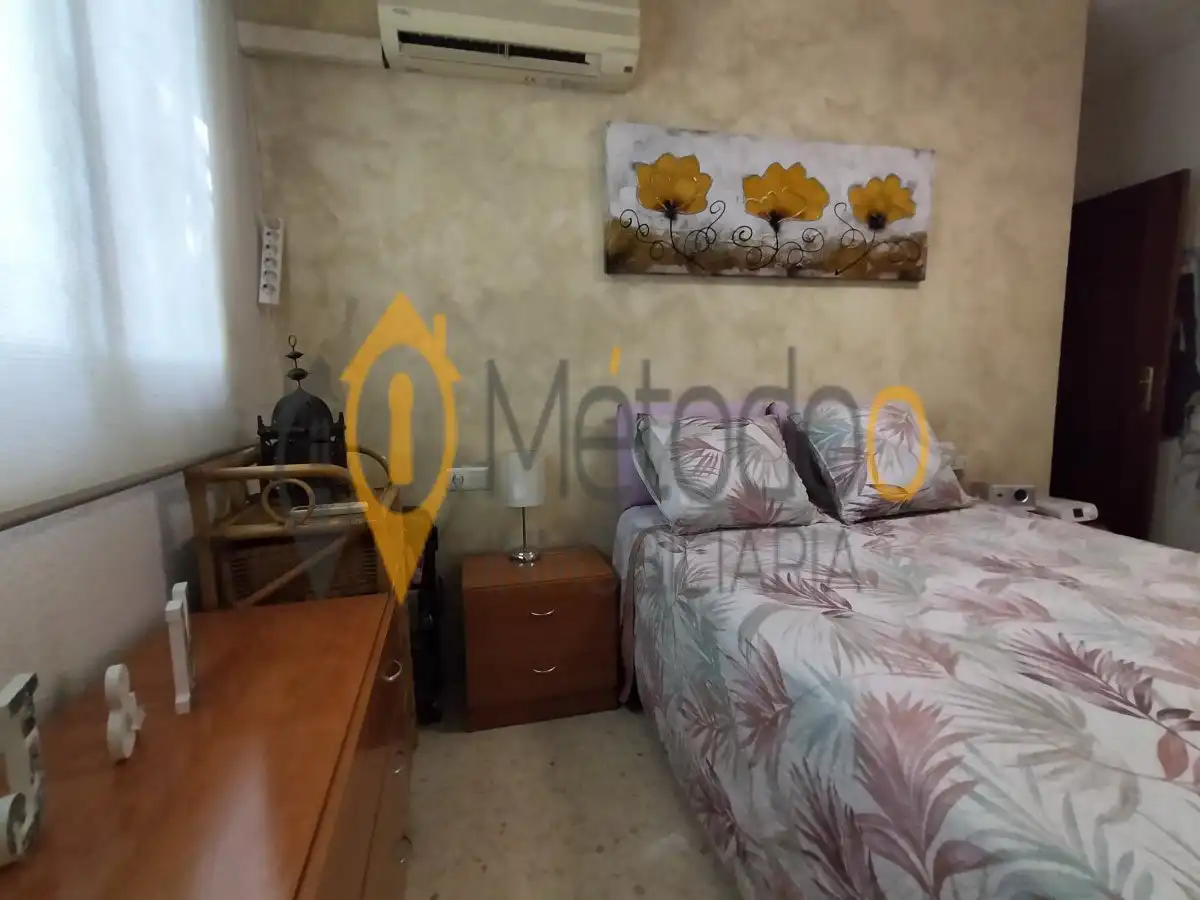 Bedroom of Flat for sale in Sevilla  with Air Conditioner, Heating and Furnished