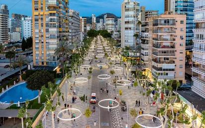 Vista exterior de Pis en venda en Benidorm amb Aire condicionat, Terrassa i Balcó