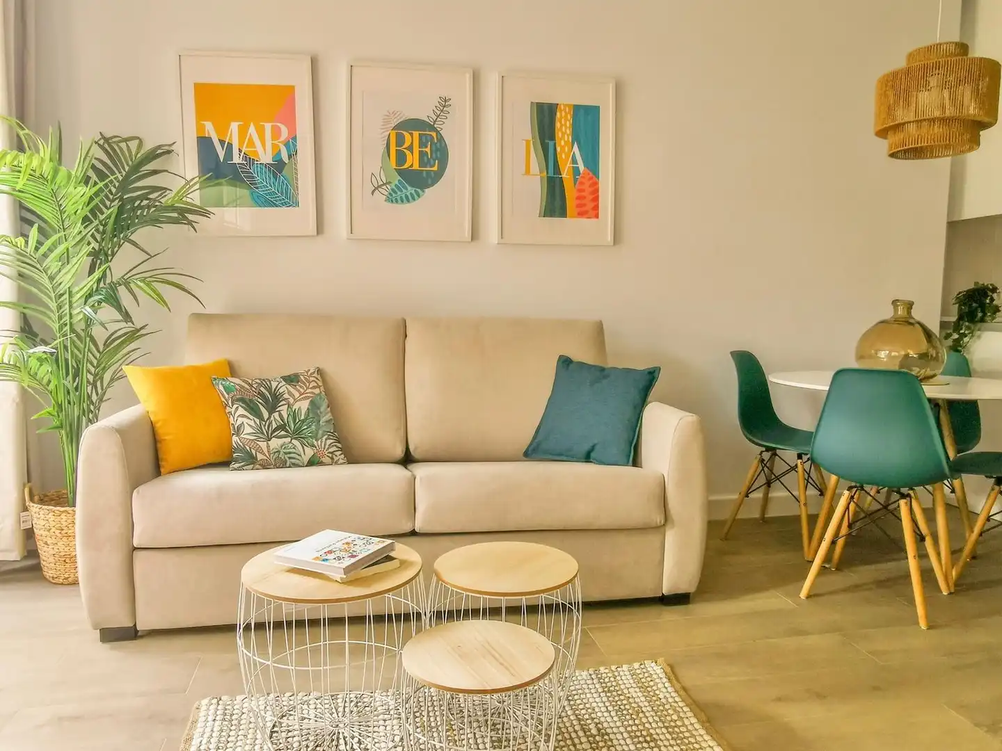Sala de estar de Piso en venta en Marbella con Aire acondicionado, Calefacción y Jardín privado