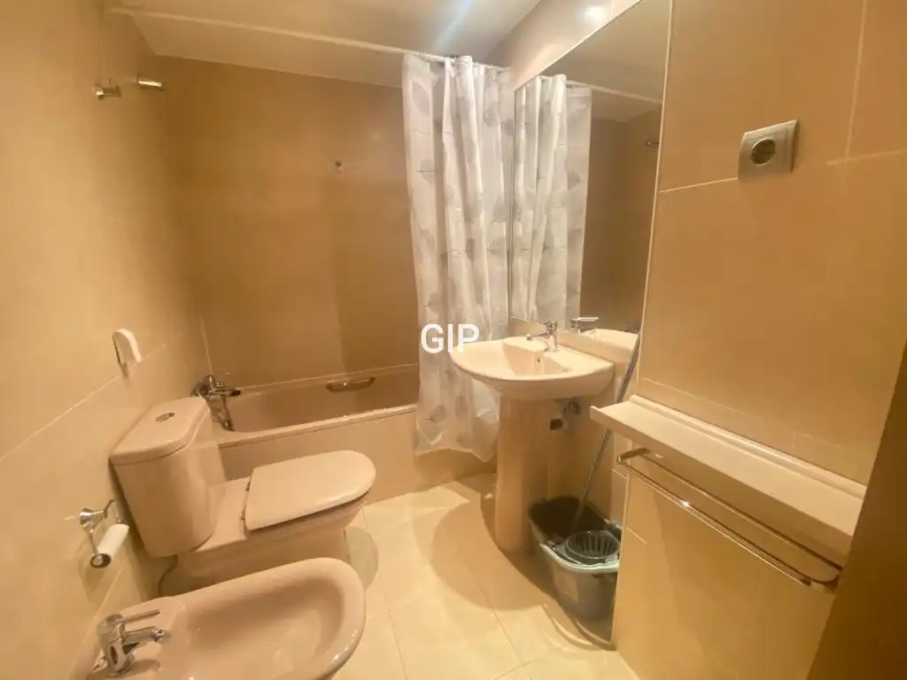 Bathroom of Apartments for rent in Madrid  with Air Conditioner, Heating and Furnished