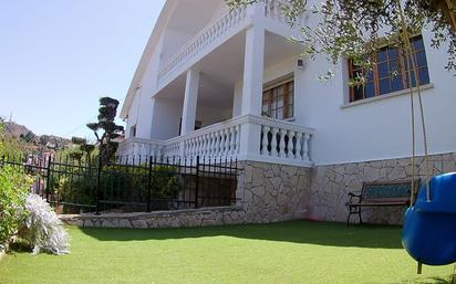 Vista exterior de Casa o xalet en venda en Sant Just Desvern amb Piscina