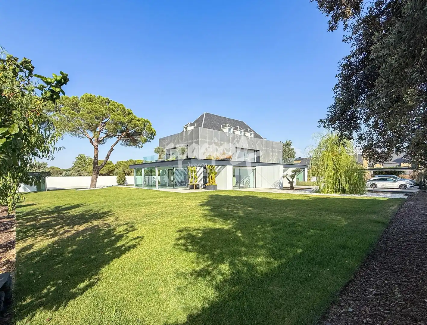 Vista exterior de Casa o chalet en venta en Pozuelo de Alarcón con Aire acondicionado, Calefacción y Jardín privado
