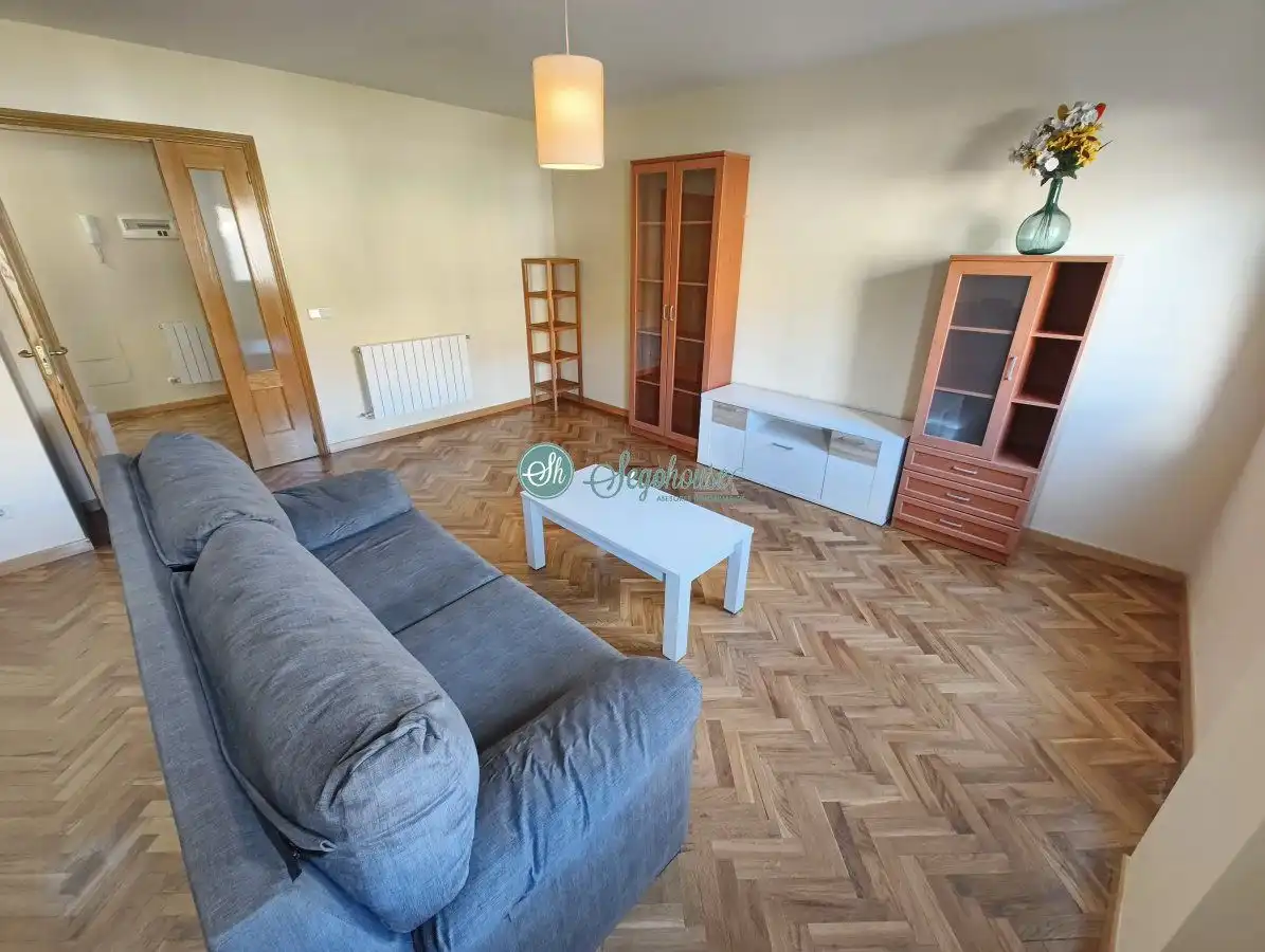 Living room of Flat for sale in Segovia  with Heating, Storage room and Furnished