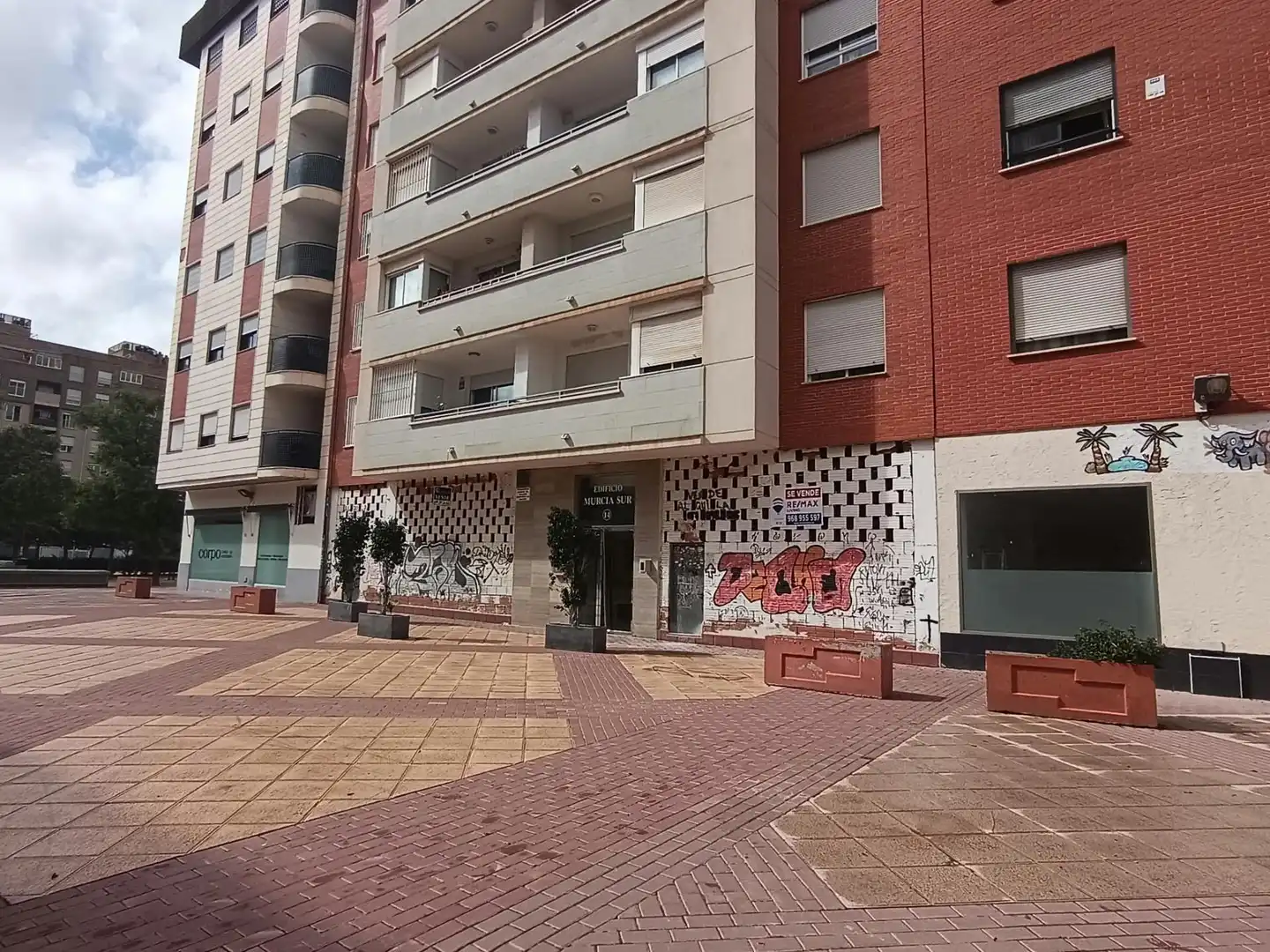 Vista exterior de Local en venda en Murcia amb Aire condicionat
