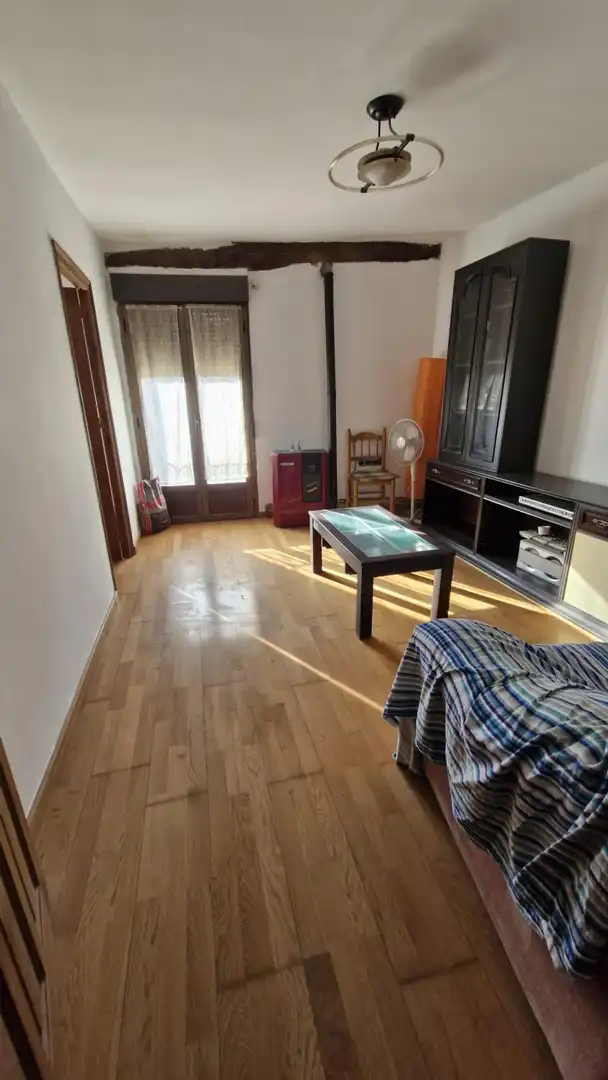 Sala d'estar de Casa o xalet en venda en Ribafrecha amb Calefacció, Terrassa i Traster