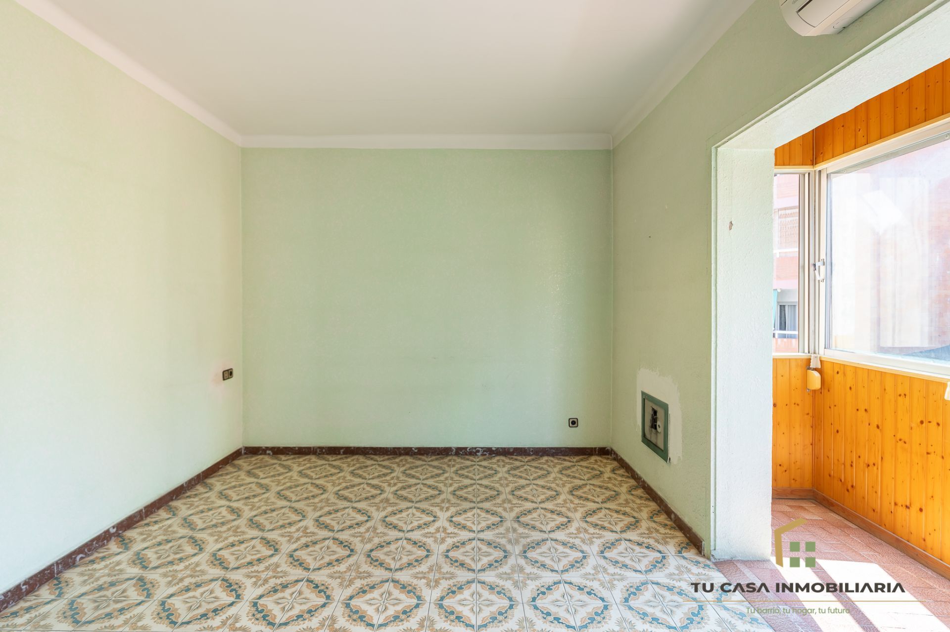 Flat for sale in Badalona  with Air Conditioner and Heating