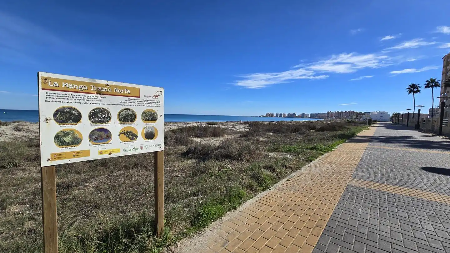 Vista exterior de Apartamento en venta en La Manga del Mar Menor con Aire acondicionado, Calefacción y Jardín privado