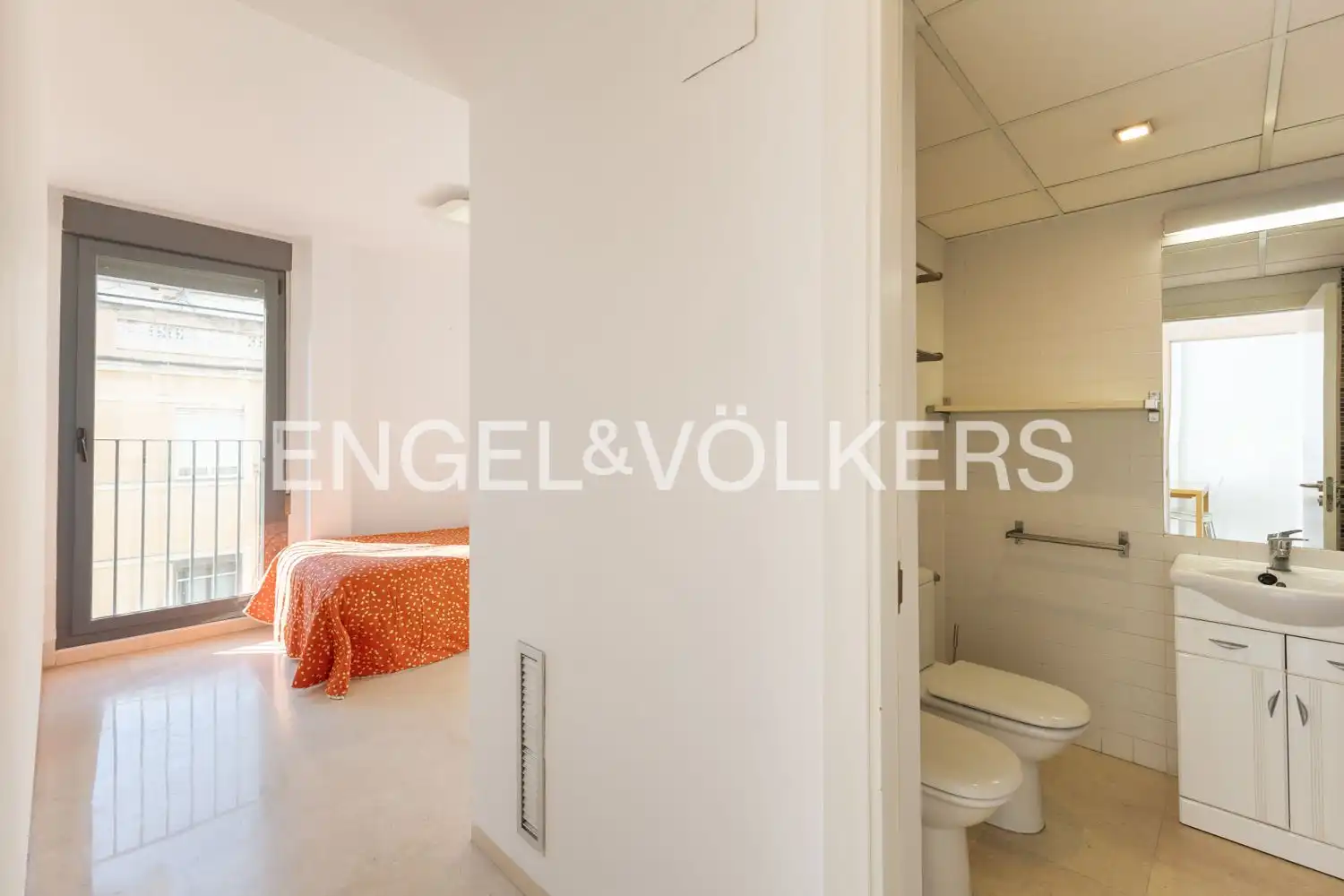 Habitación de Dúplex en venta en Valencia con Aire acondicionado y Calefacción