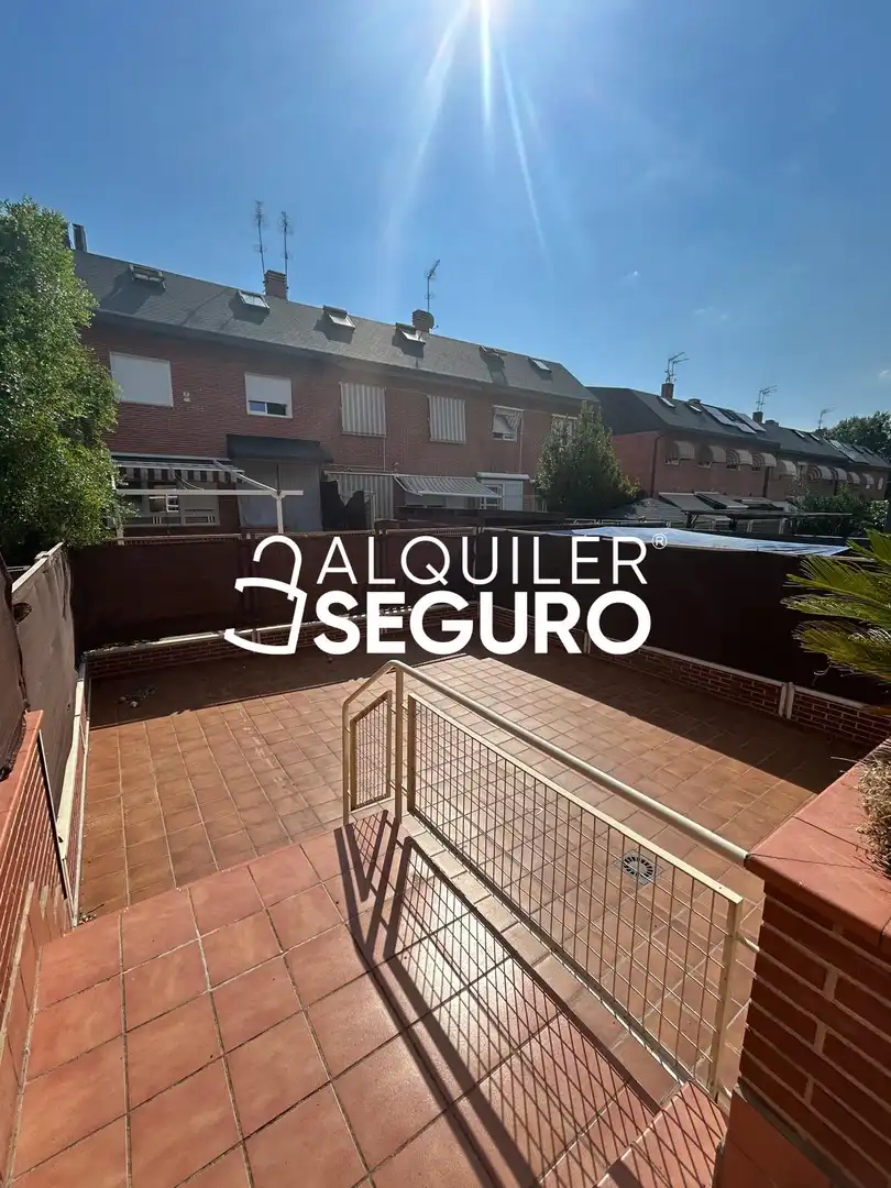Vista exterior de Casa o chalet de alquiler en Alcalá de Henares con Aire acondicionado, Calefacción y Terraza