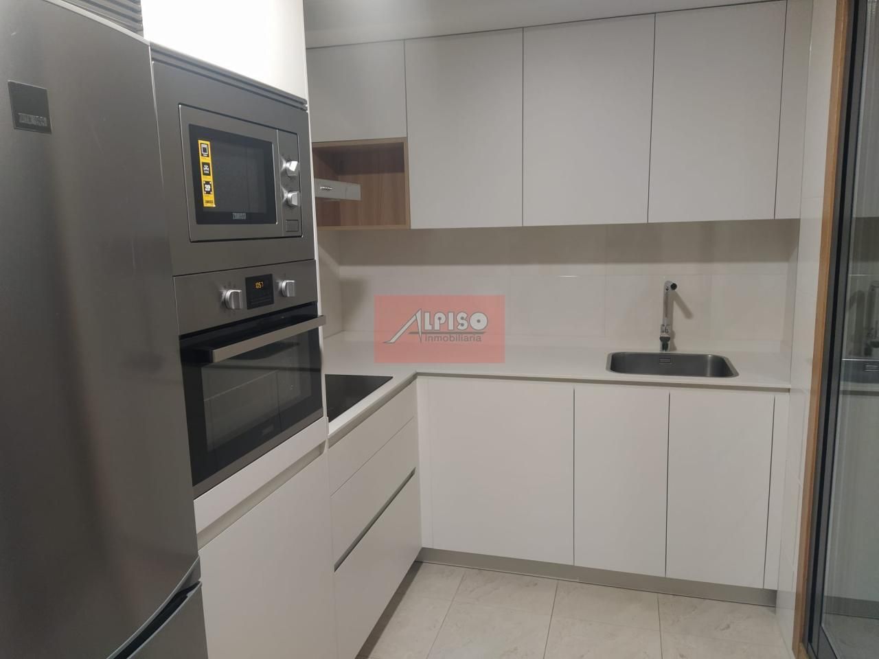 Cuina de Apartament de lloguer en Ourense Capital  amb Calefacció, Terrassa i Balcó