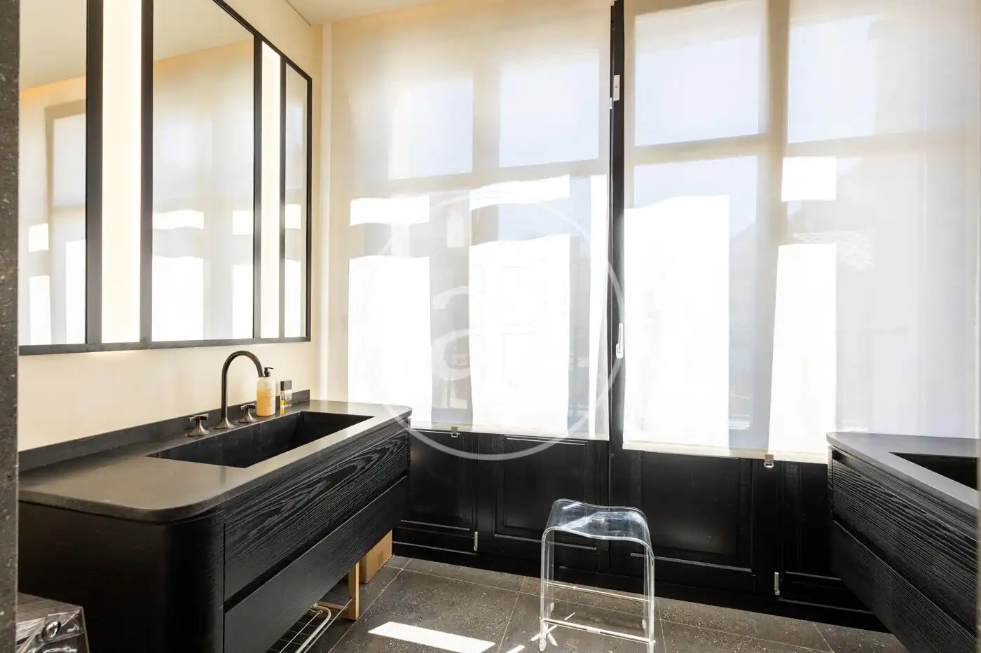 Badezimmer von Wohnung zum Verkauf in Barcelona mit Klimaanlage und Heizung