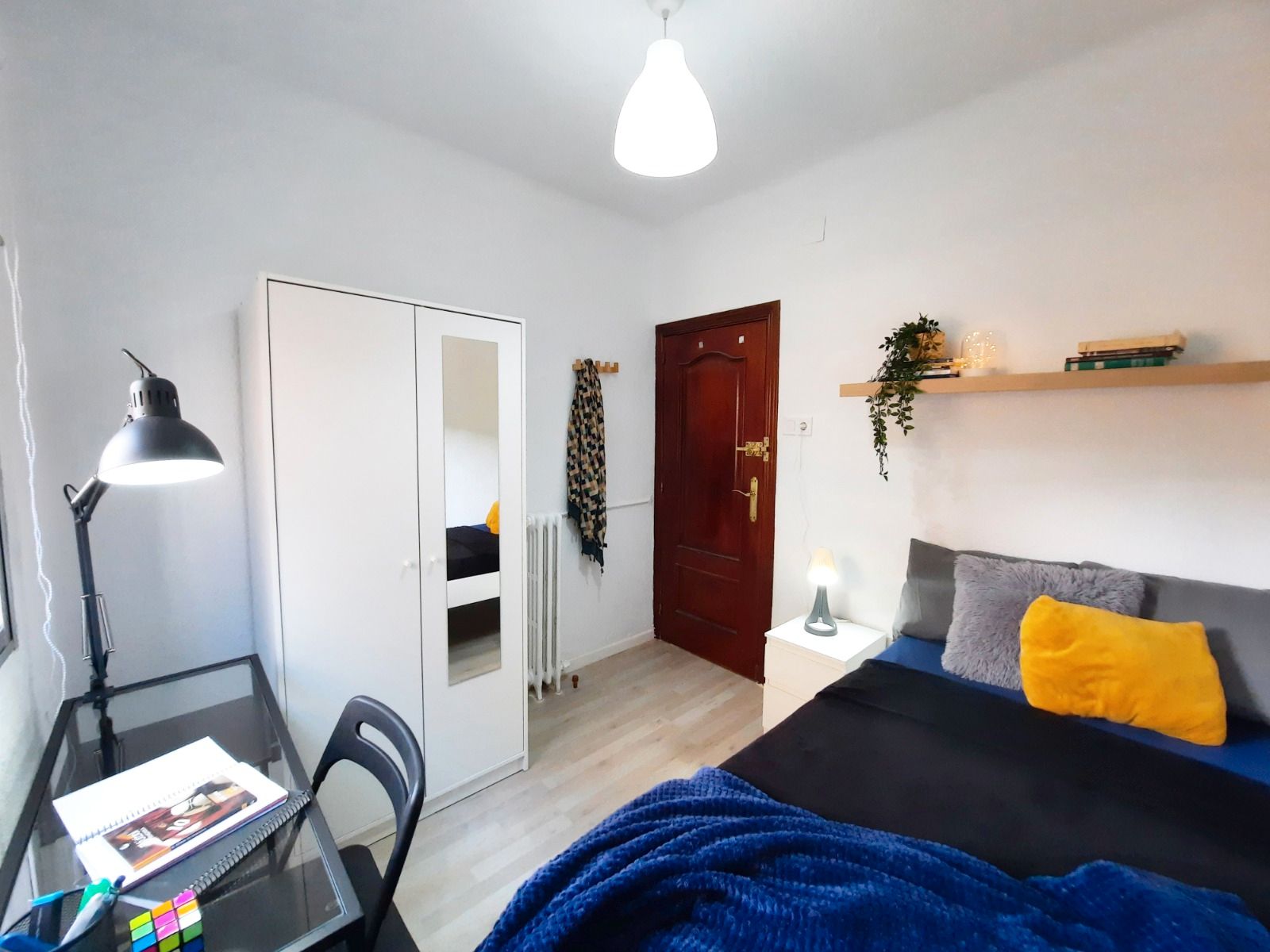 Bedroom of Flat to share in  Madrid Capital  with Heating, Parquet flooring and Furnished