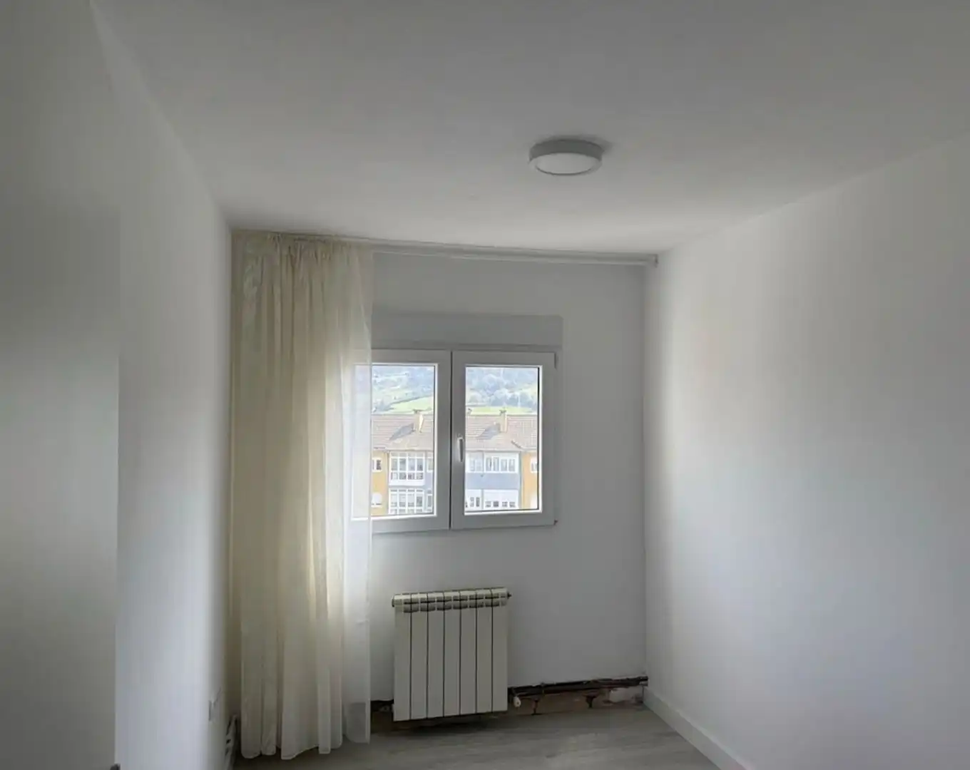 Habitación de Piso en venta en Avilés con Calefacción, Terraza y Piscina