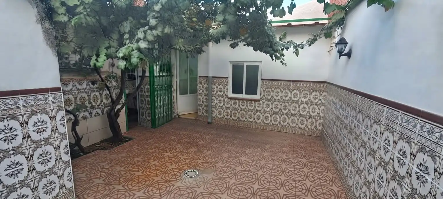 Casa en venta en Calle Luis Dorado