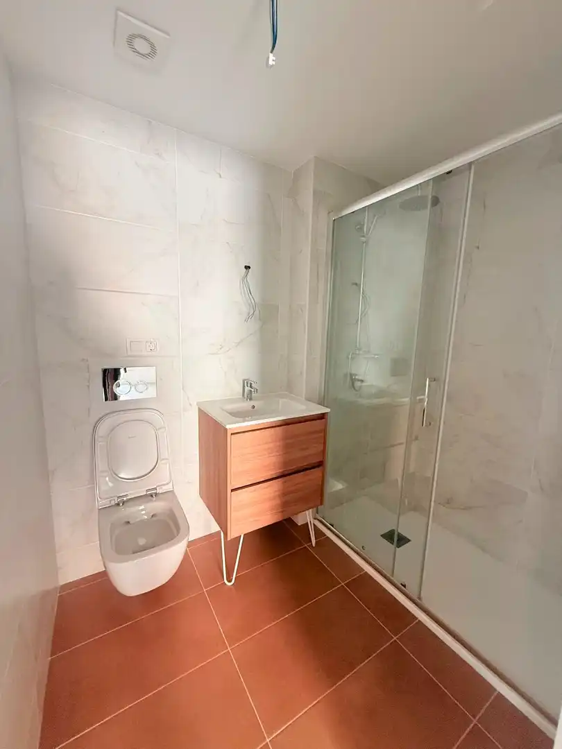 Baño de Apartamento en venta en Elche / Elx con Terraza, Piscina y Balcón