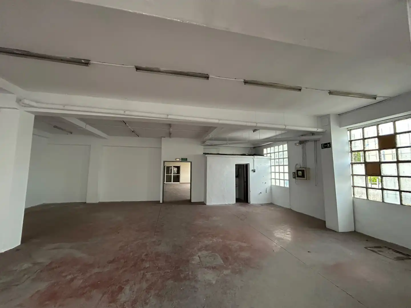 Business premises for sale in Vía Complutense 111, imagen 8