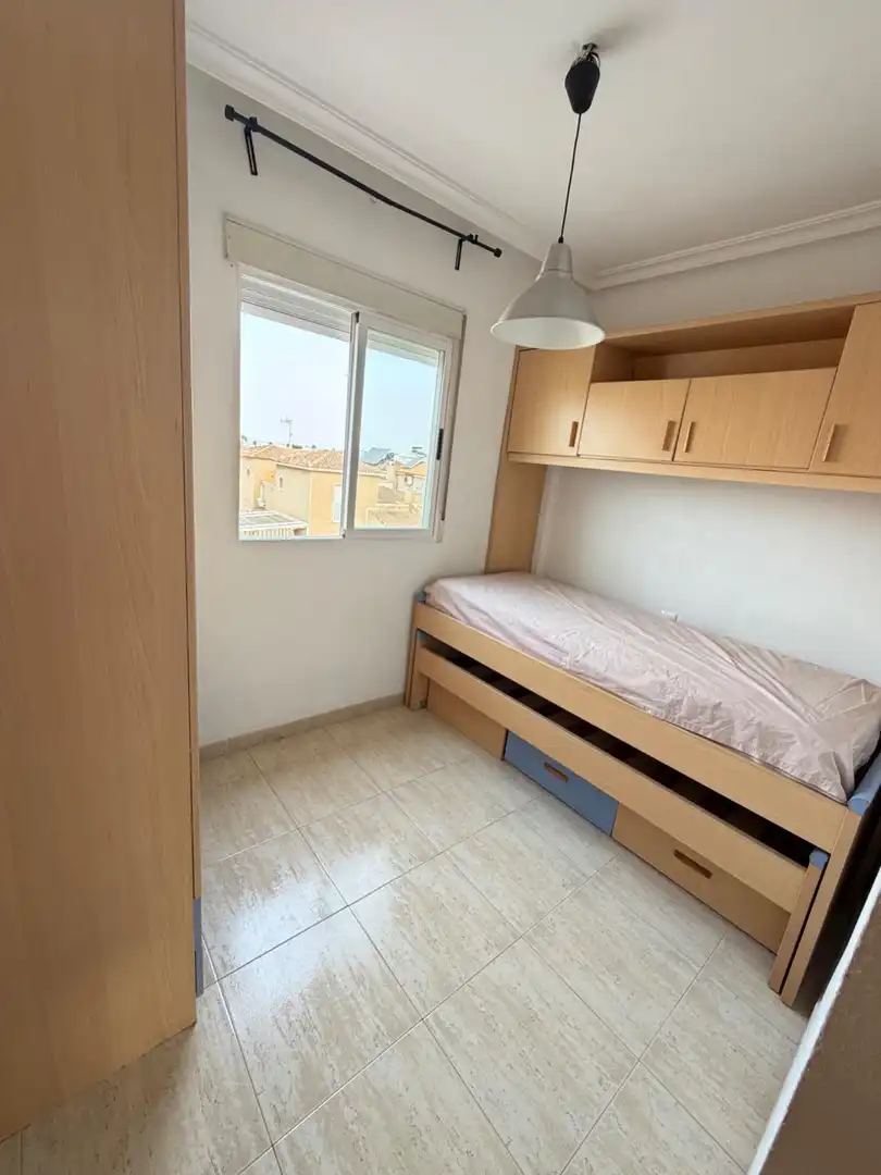 Habitación de Apartamento en venta en Torrevieja con Aire acondicionado, Balcón y Piscina comunitaria