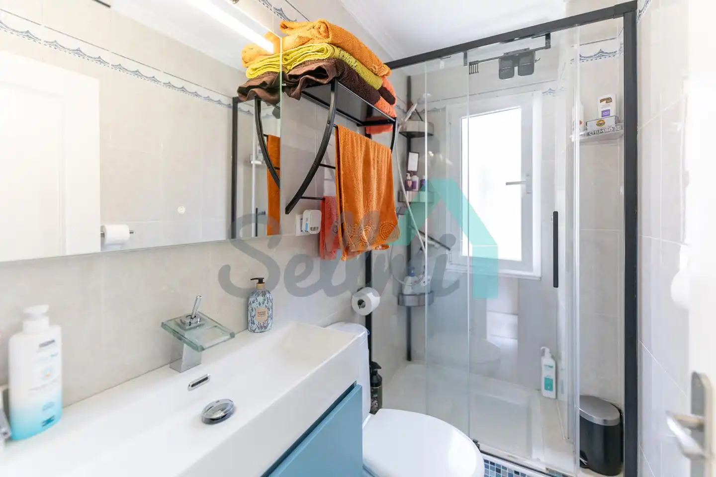 Bathroom of Flat for sale in Gijón   with Terrace and Furnished