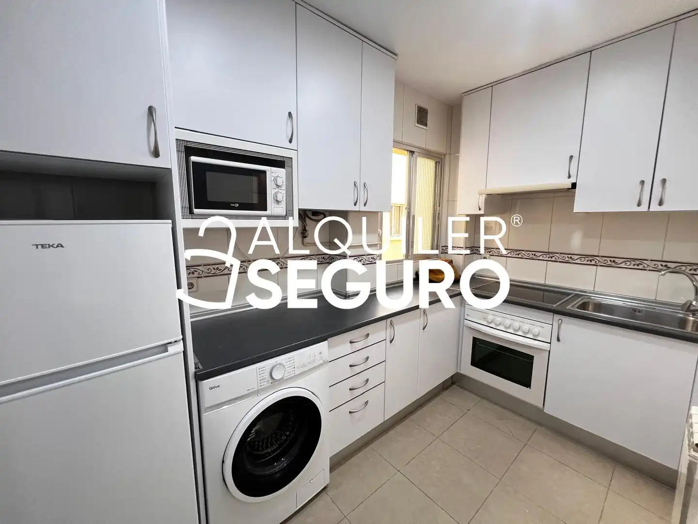 Cocina de Piso de alquiler en Madrid con Calefacción, Terraza y Amueblado