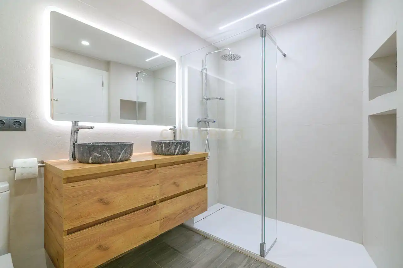 Baño de Apartamento en venta en Molins de Rei con Aire acondicionado, Trastero y Balcón