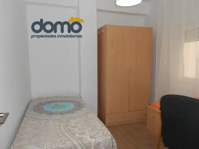 Schlafzimmer von Wohnung zur untervermieten in Granada mit Parkett, Möbliert und Ofen