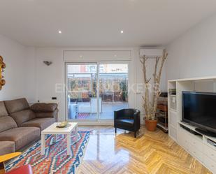 Living room of Apartment for sale in  Barcelona Capital  with Air Conditioner, Heating and Parquet flooring