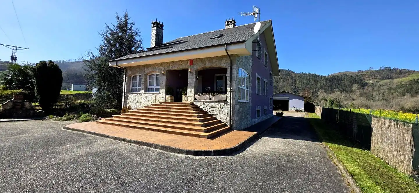 Exterior view of Houses for sale in Valdés - Luarca  with Heating, Private garden and Parquet flooring