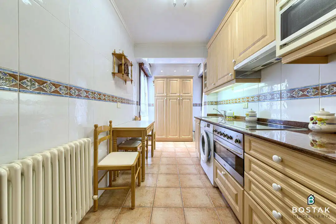 Kitchen of Flat for sale in Bilbao   with Heating, Furnished and Balcony