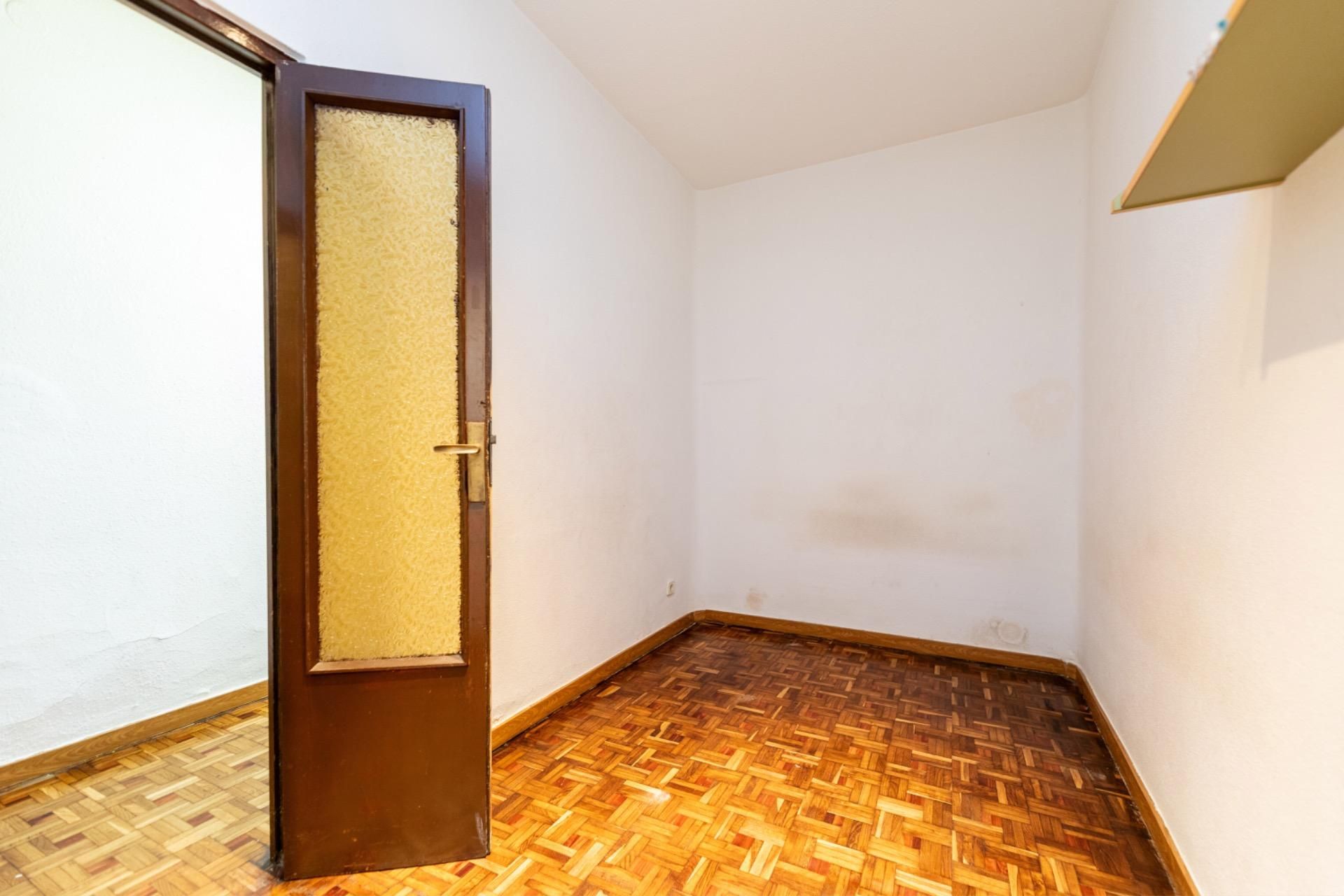 Bedroom of Planta baja for sale in  Madrid Capital  with Parquet flooring