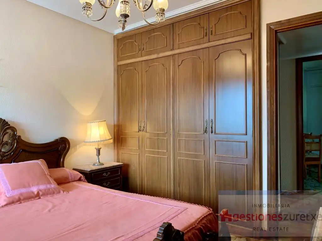 Bedroom of Flat for sale in Bilbao 