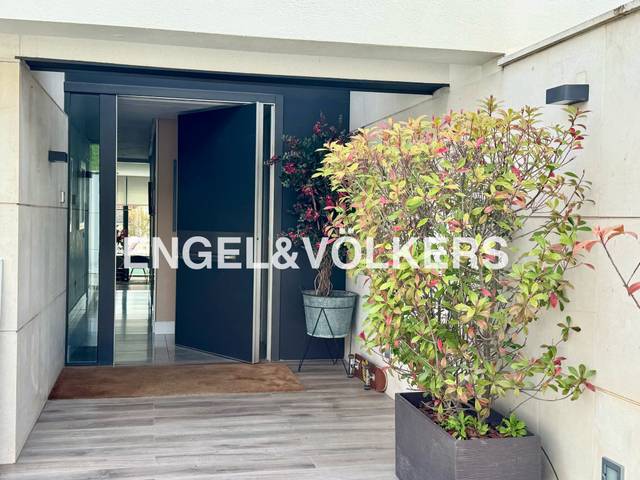 Casa adosada en Venta en Valdemarín