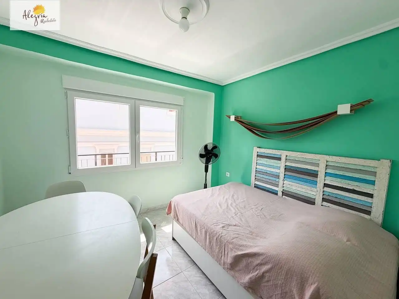 Dormitori de Apartament de lloguer en Valencia amb Aire condicionat, Moblat i Balcó
