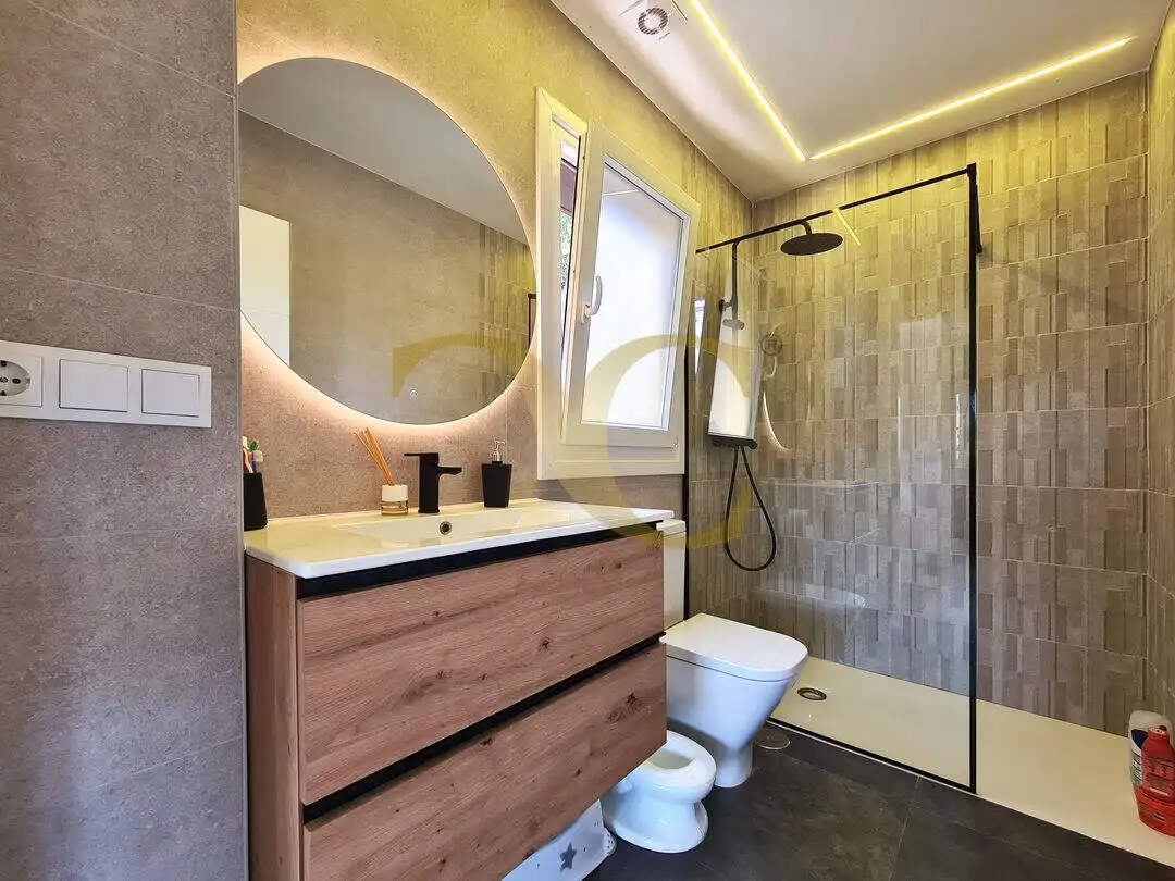 Baño de Casa o chalet en venta en Gijón  con Calefacción, Jardín privado y Balcón