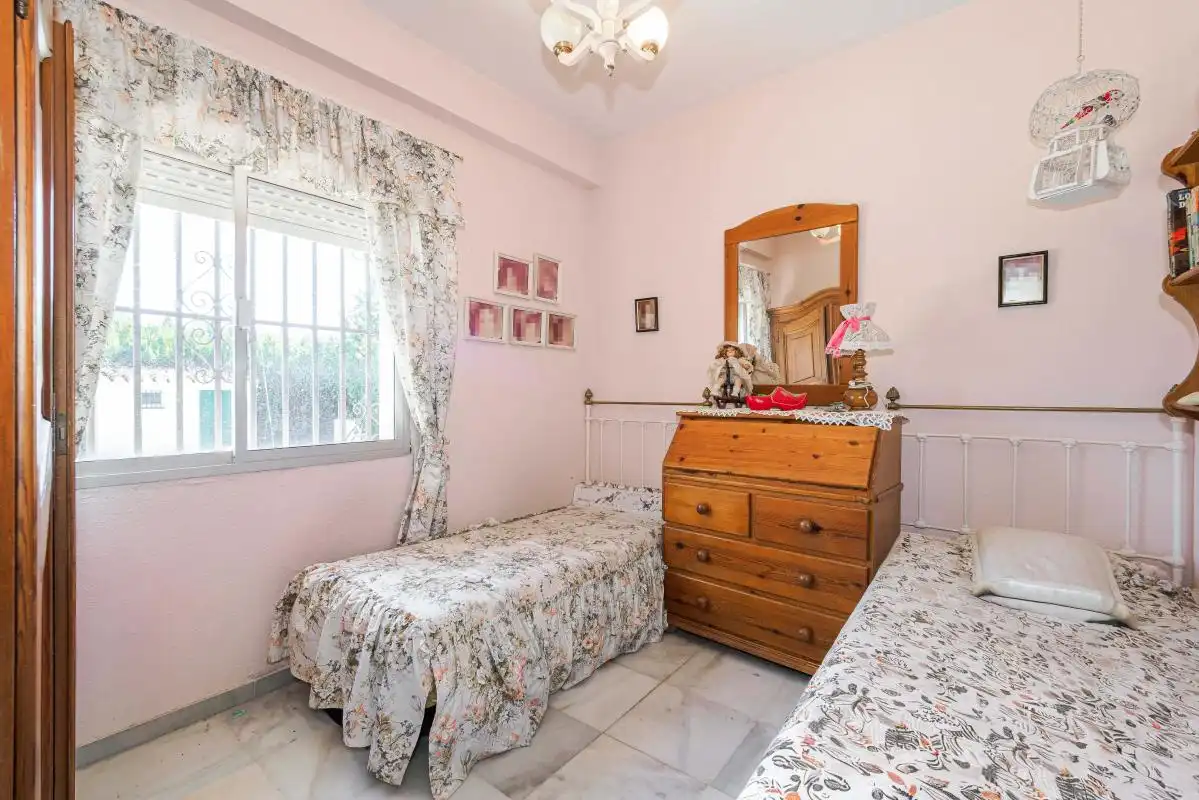 Bedroom of Houses for sale in Valencina de la Concepción  with Heating, Private garden and Swimming Pool