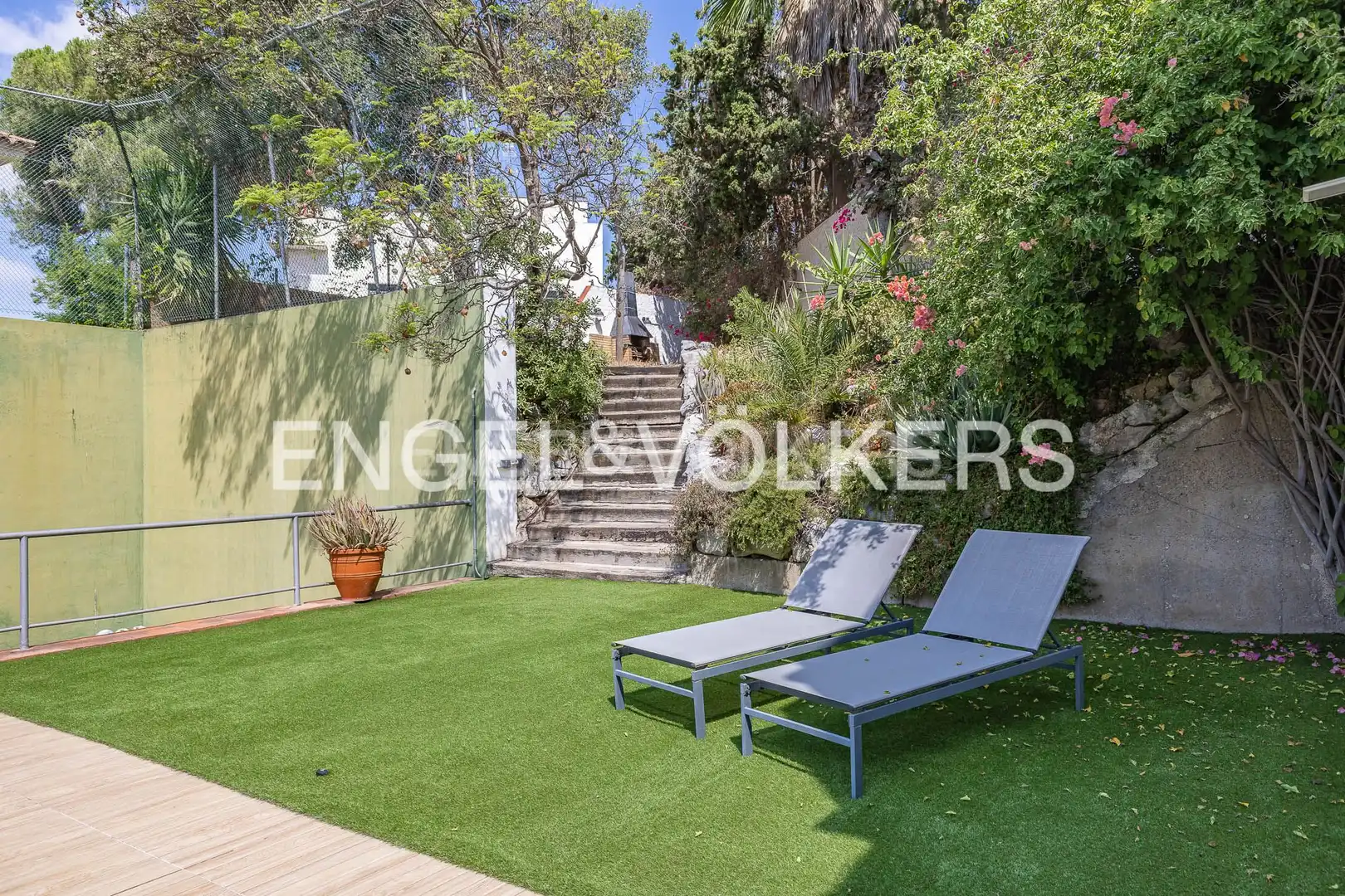 Terrassa de Casa o xalet en venda en Sant Just Desvern amb Aire condicionat, Calefacció i Jardí privat