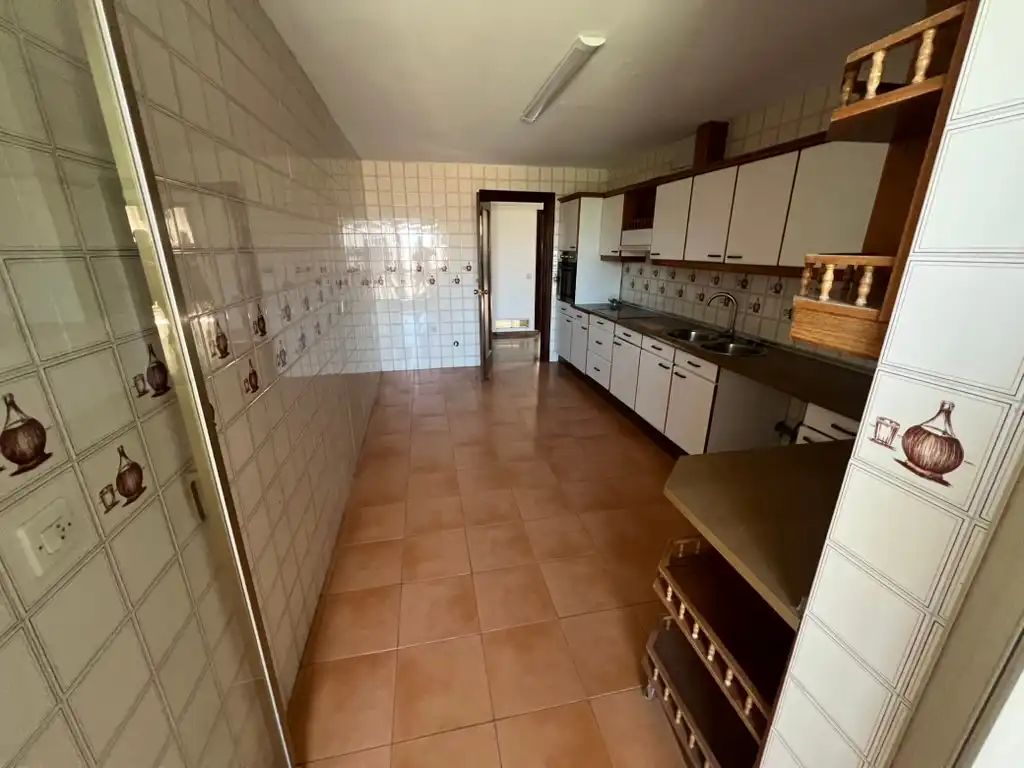 Cuina de Pis en venda en Jaén amb Calefacció, Balcó i Piscina comunitària