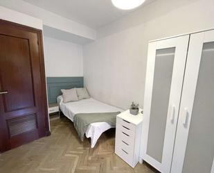 Bedroom of Flat to share in  Sevilla Capital  with Air Conditioner and Terrace