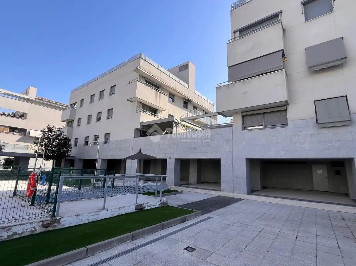 Vista exterior de Piso en venta en Navalcarnero con Aire acondicionado, Trastero y Piscina comunitaria