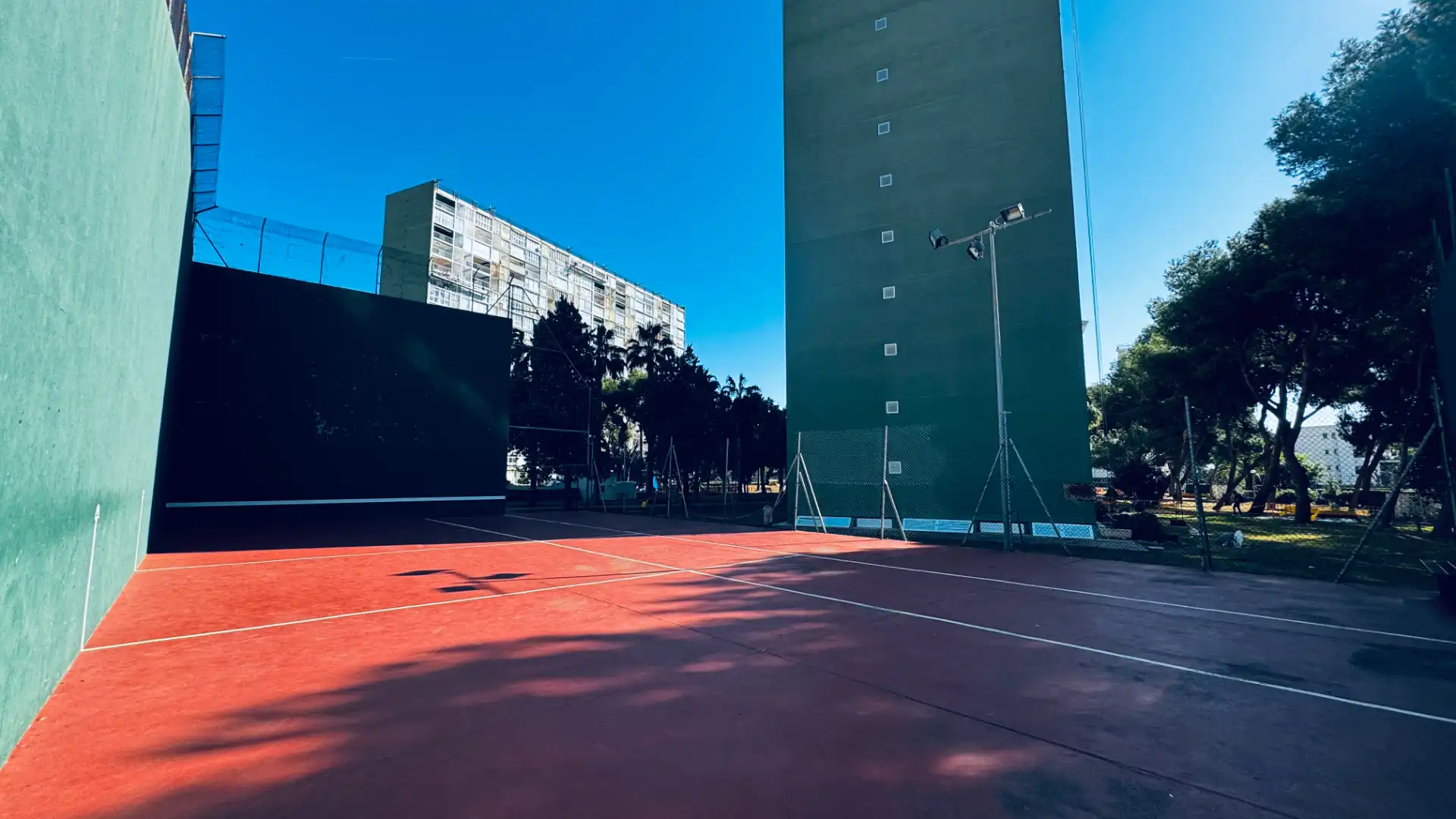Vista exterior de Apartament en venda en Benicasim / Benicàssim amb Jardí privat, Terrassa i Moblat