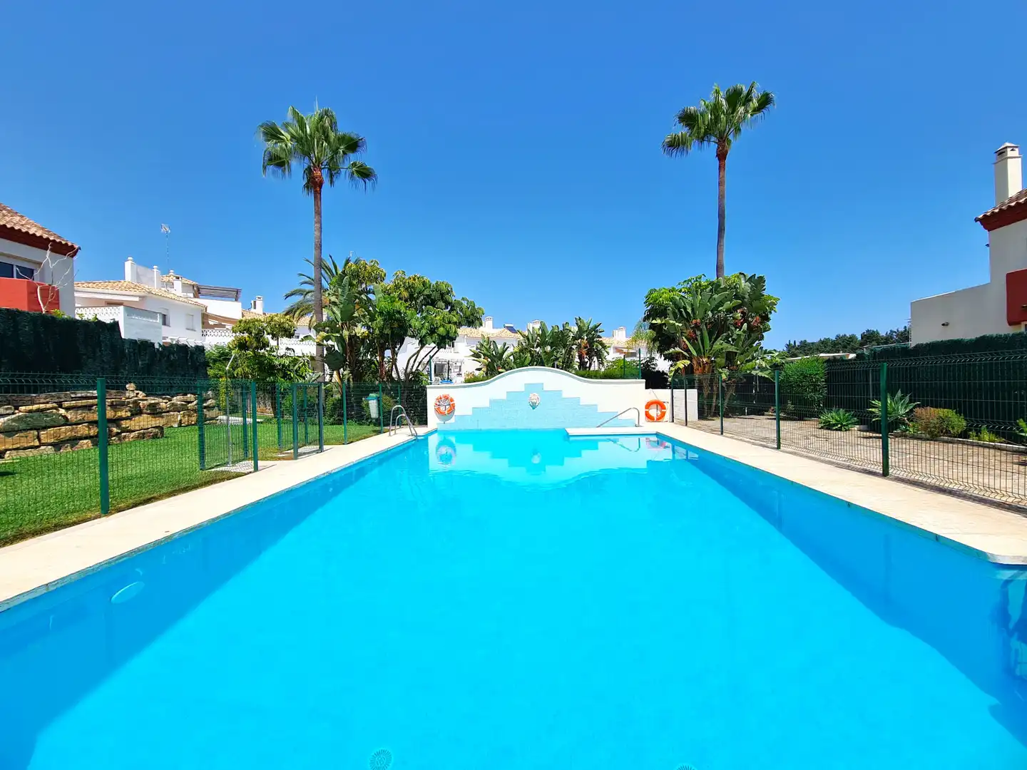 Swimming pool of Detached homes for sale in Estepona  with Air Conditioner, Private garden and Terrace
