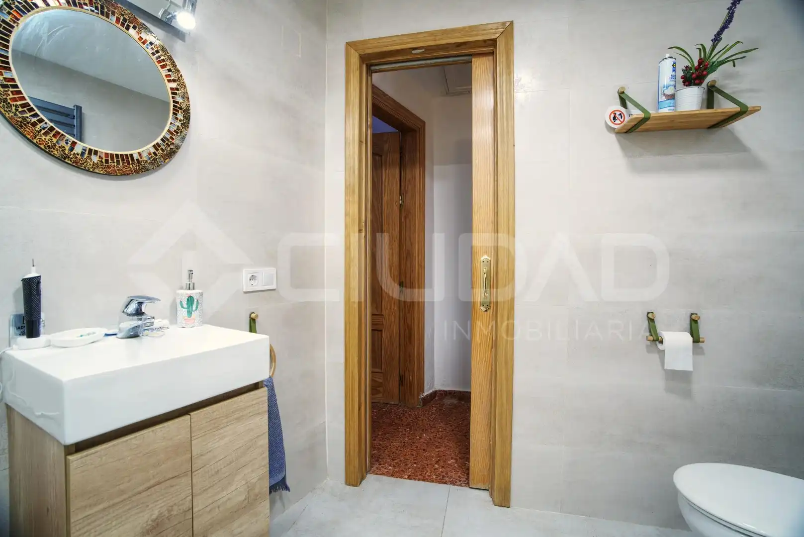 Baño de Casa adosada en venta en San Juan de Aznalfarache con Aire acondicionado, Terraza y Trastero